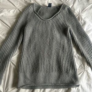 GAP Womenβs Gray Crew Neck Sweater with Ribbed Knit